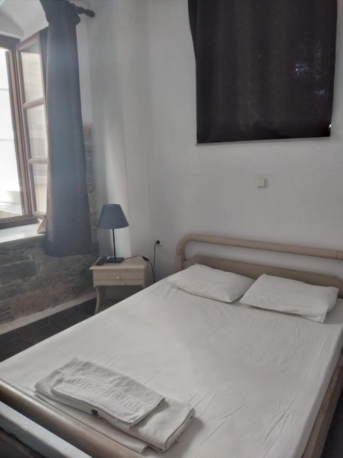 Odos Odysseos Lejlighedshotel Ermoupoli Eksteriør billede